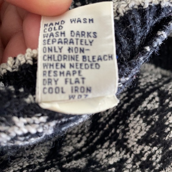 Vintage Wool Blend Button Down Cardigan snowflake Small Gap - Picture 13 of 13
